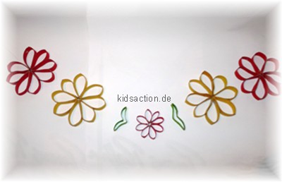 Blumenkette aus Klorollen