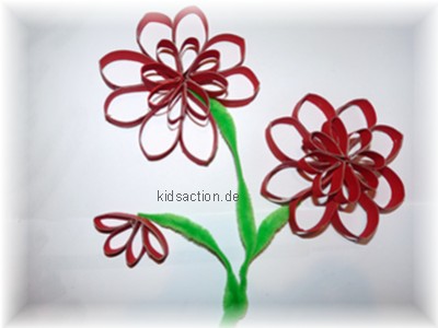 Blumen aus alten Klopapierrollen